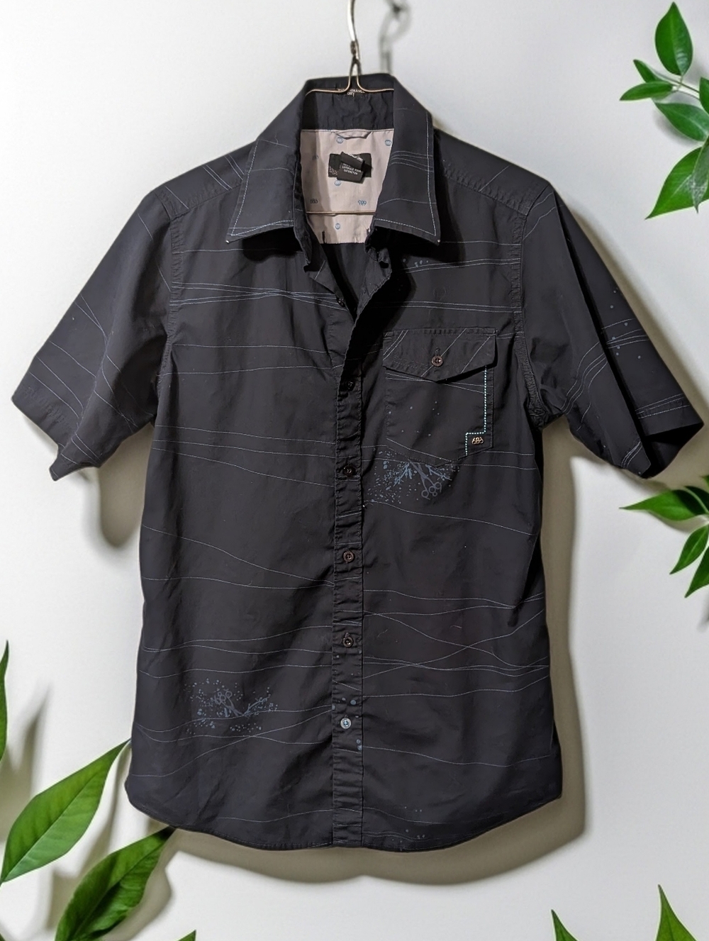 686 Black Button-Up Short Sleeve Shirt w/ Splatter & Line Details, Size M